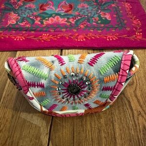 NWOT Bohemian style sunglasses case embroidered magnetic closure